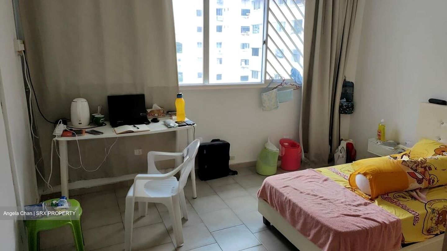 Blk 216 Jurong East Street 21 (Jurong East), HDB Executive #496734541
